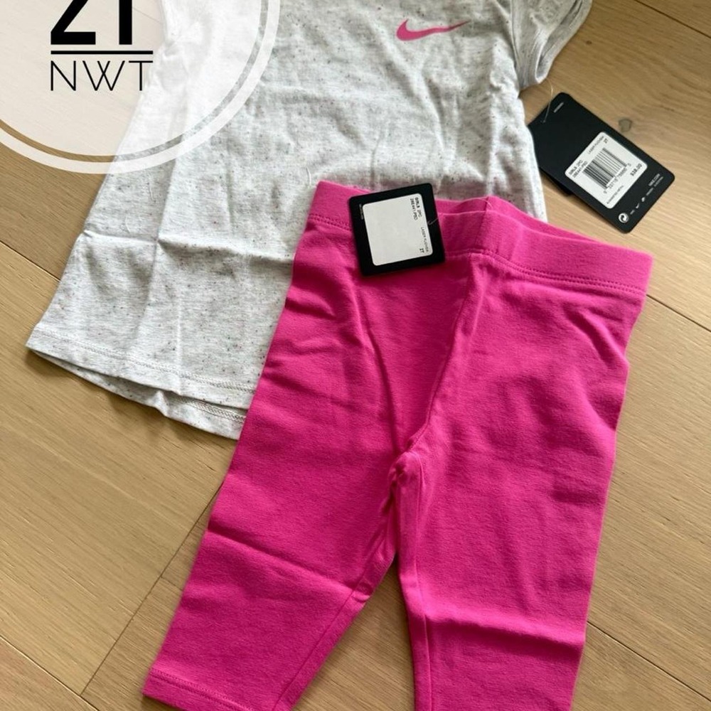 New Nike pink gray set for girls. Size 2T.